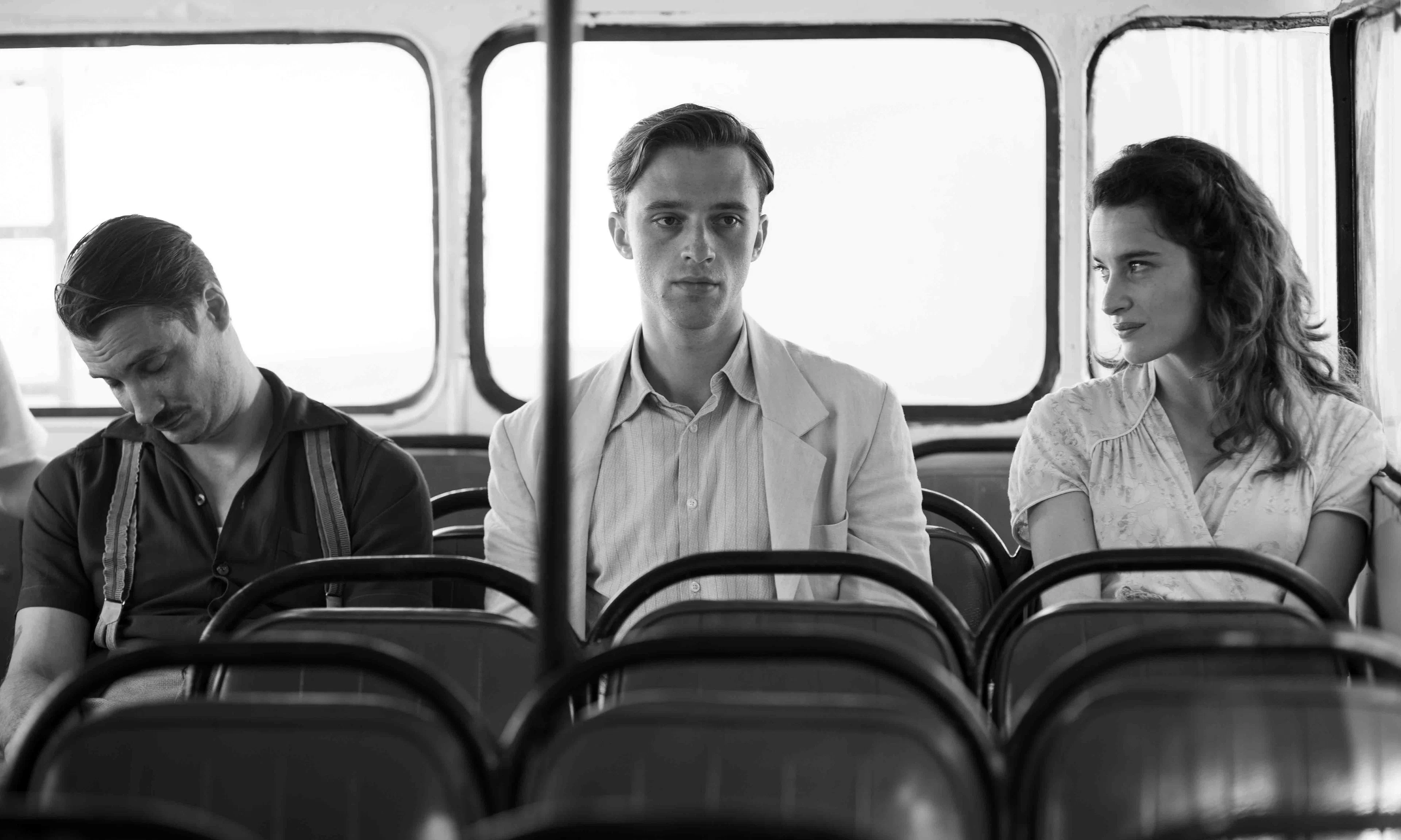 Кадр из фильма «Посторонний»
kinopoisk.ru