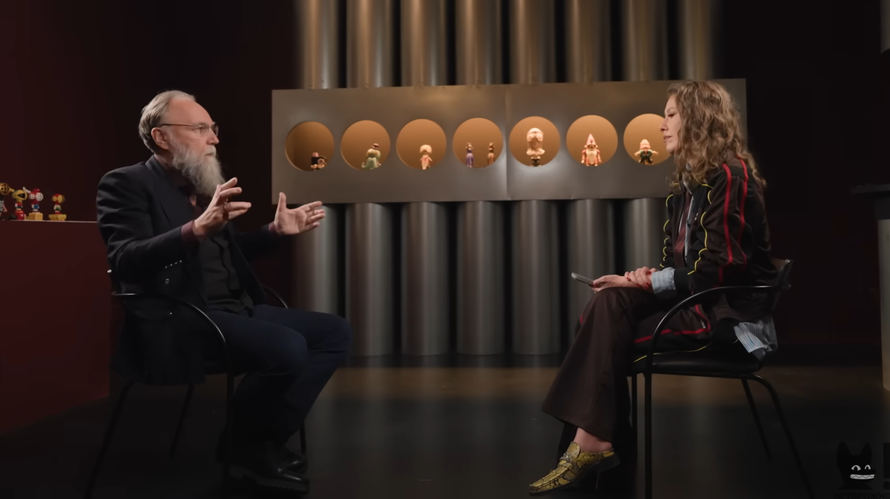 Скриншот из видео&nbsp;«АЛЕКСАНДР ДУГИН: «Репрессии — это механизм ротации элит»»
Youtube /&nbsp;sobchak