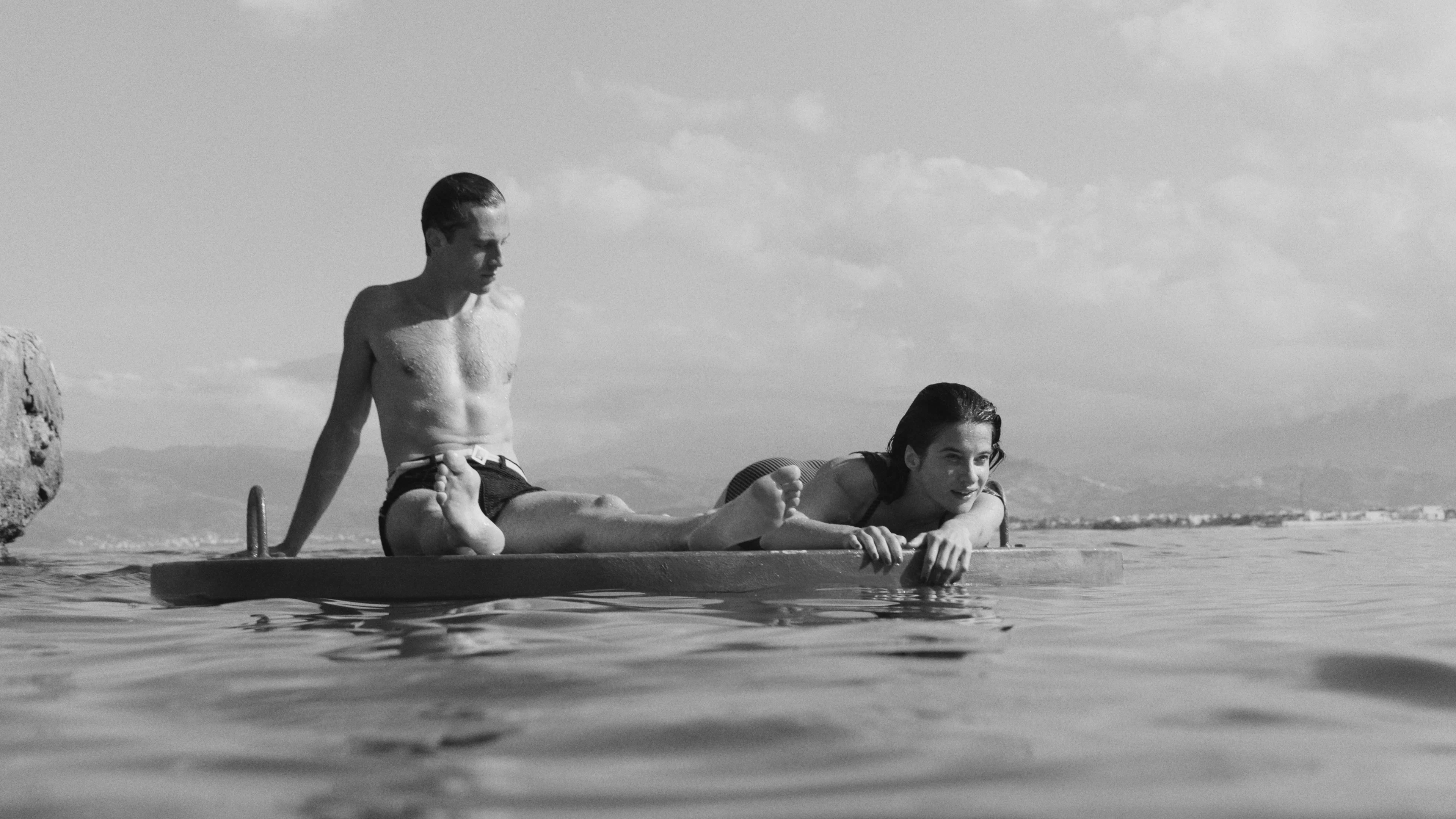 Кадр из фильма «Посторонний»
kinopoisk.ru